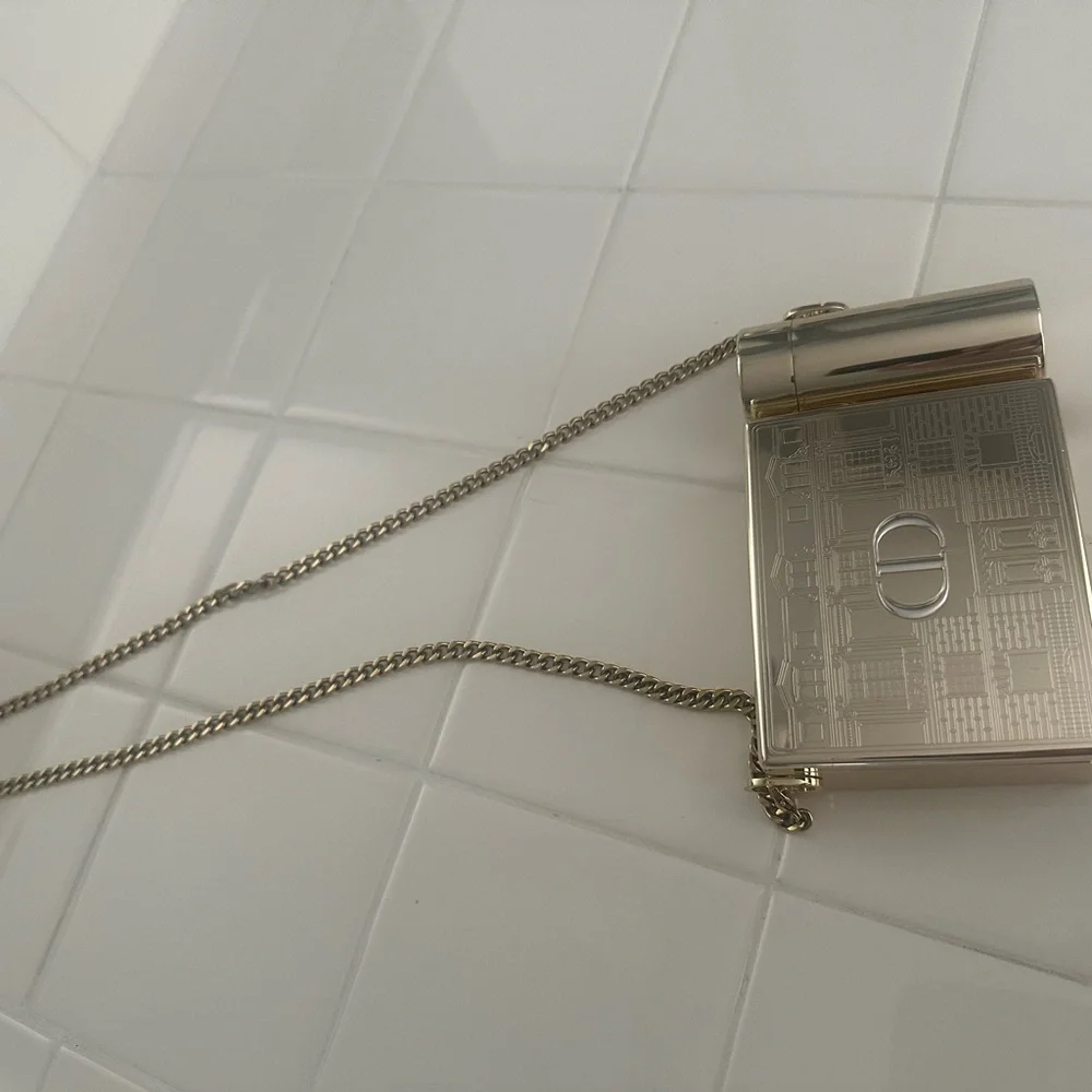 Dior gold Designer Clutch with Chain - Picture 4 of 10